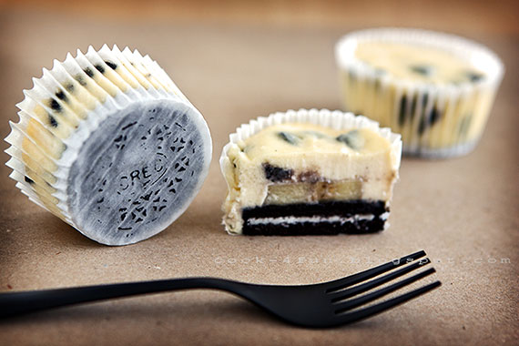 Oreo Cheesecake Muffins