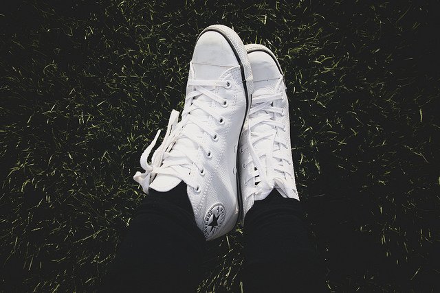 How to Clean White Converse Shoes (IN 7 EASY STEPS)
