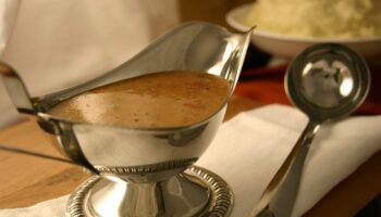 How To Reheat Gravy? (3 Best Methods to Use)