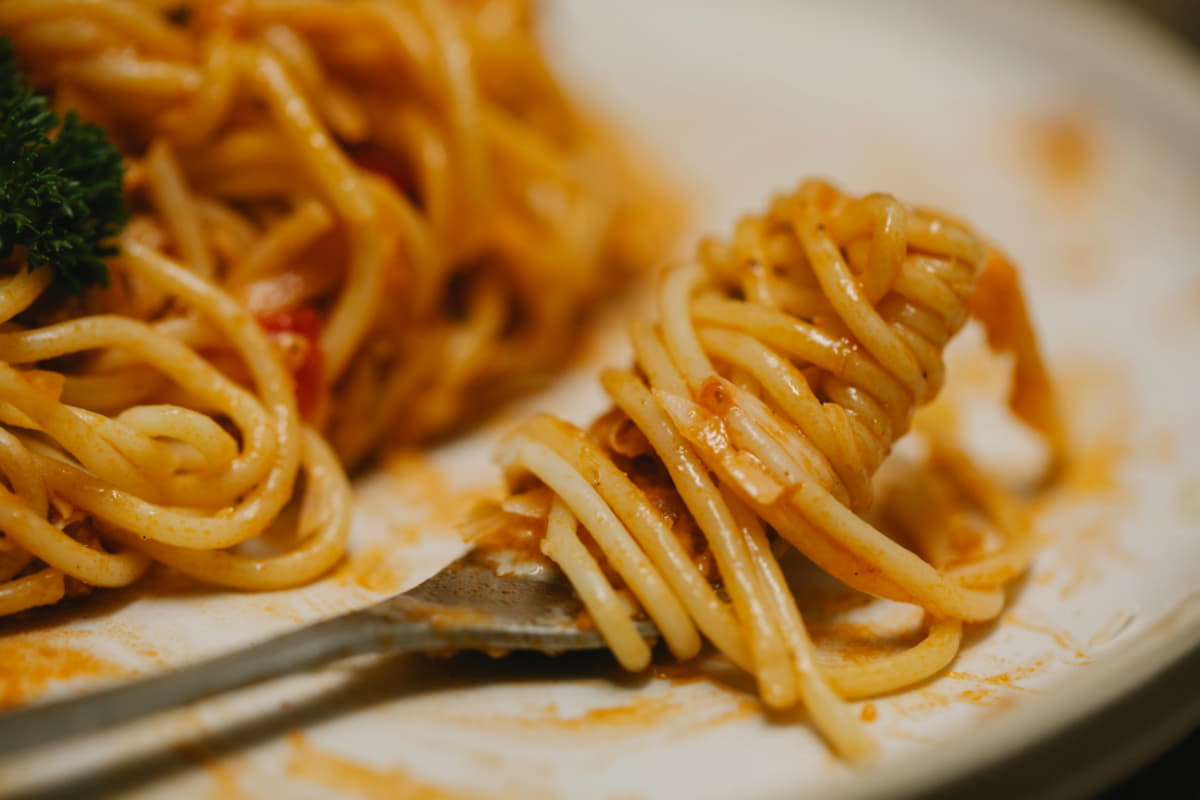 closeup shot of a plate of reheated pasta