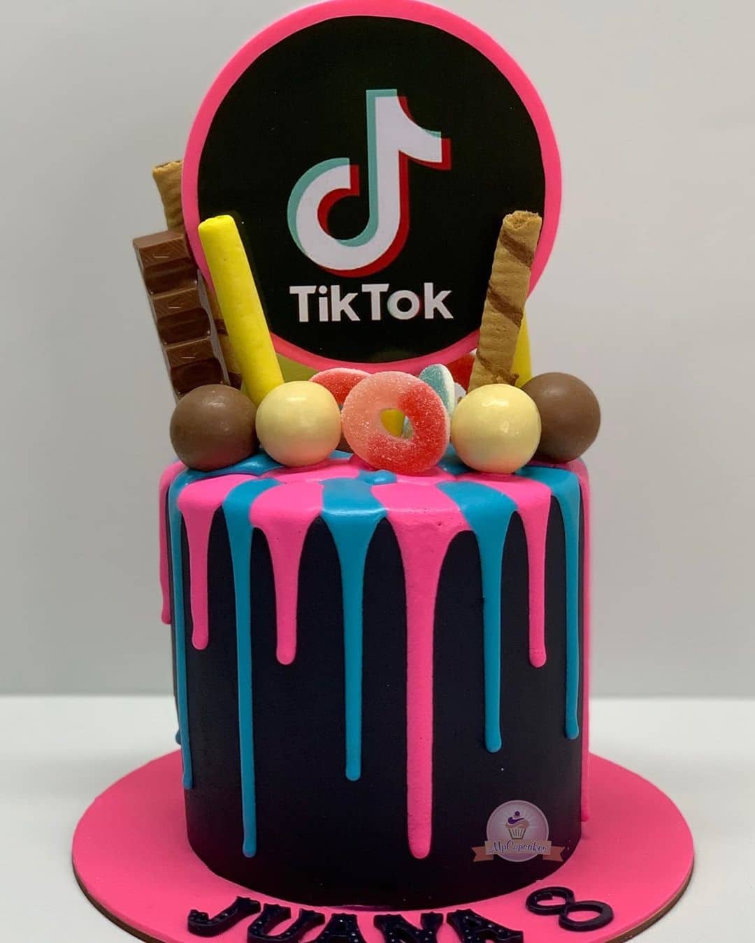 13 Cute Tik Tok Cake Ideas (Some are Absolutely Beautiful)