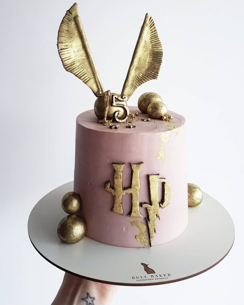 15 Magical Harry Potter Cake Ideas & Designs That Are Breathtaking