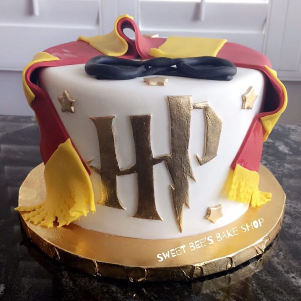 15 Magical Harry Potter Cake Ideas & Designs That Are Breathtaking