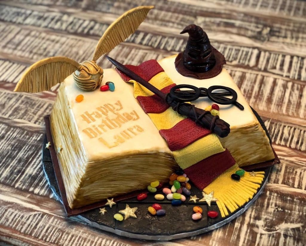 15 Magical Harry Potter Cake Ideas & Designs That Are Breathtaking