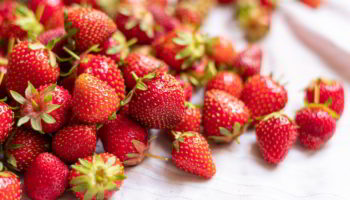 How to Thaw Frozen Strawberries