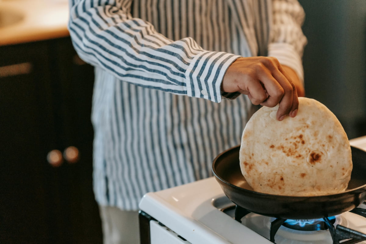 warming-up-tortilla-stove