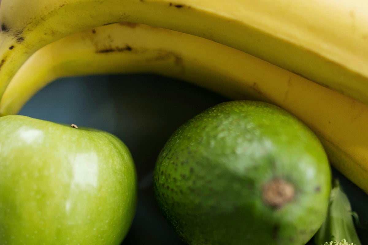 ripening-avocado-ripe-banana