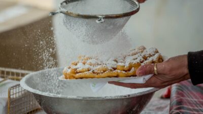 How to Reheat a Funnel Cake