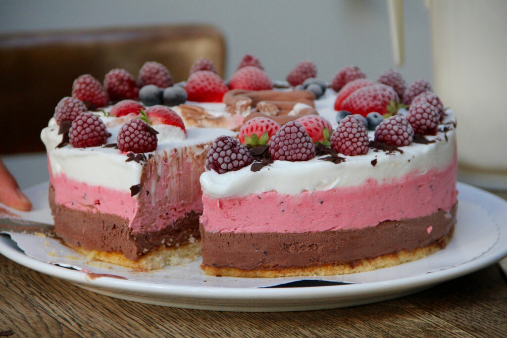 How to Thaw Frozen Ice Cream Cake Quickly