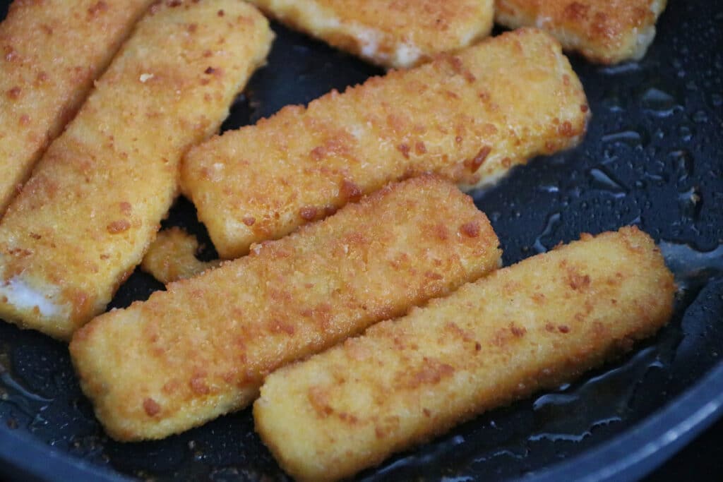 How to Reheat Fish Fingers/Sticks: 3 Best Methods to Use