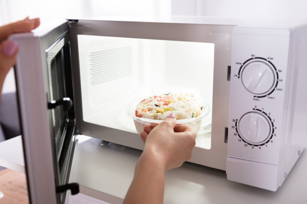 microwaving-safe-heating-food