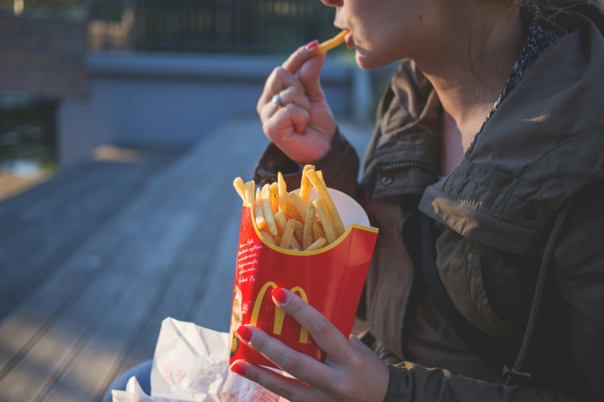 woman-eating-mcdonalds-fries