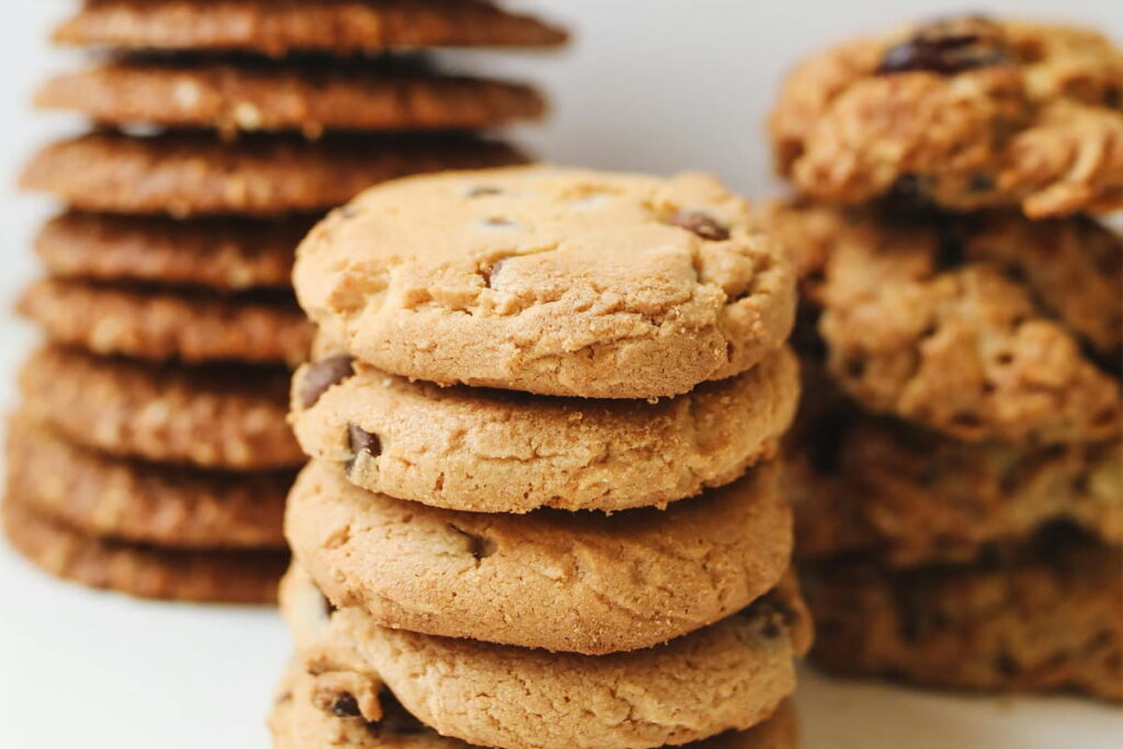 Three different types of cookies arranged in stacked columns.